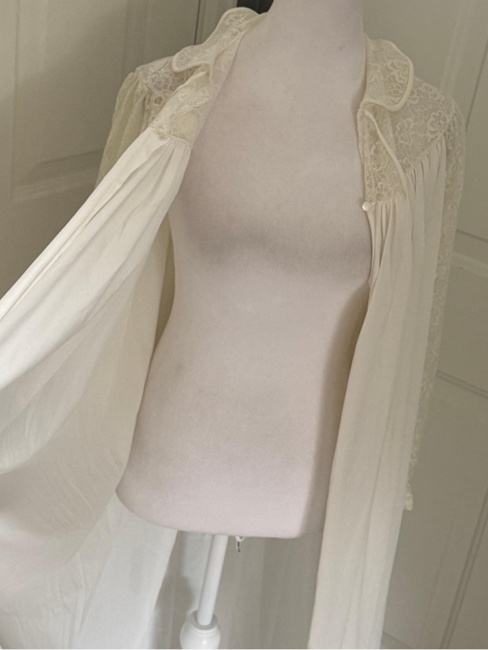Vintage Unique Rare Double Layer Ivory Lingerie Peignoir Robe Nightgown OS - Picture 3 of 16
